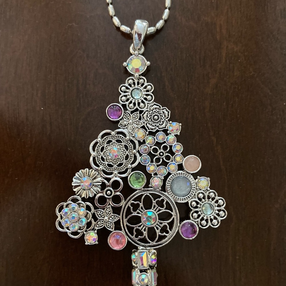 Premier Designs Christmas necklace